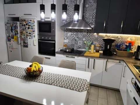 Moradia T2 com logradouro, anexo, terraço e garagem, Castro Verde