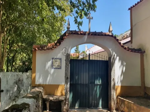 Moradia inserida em terreno com 31880 m²