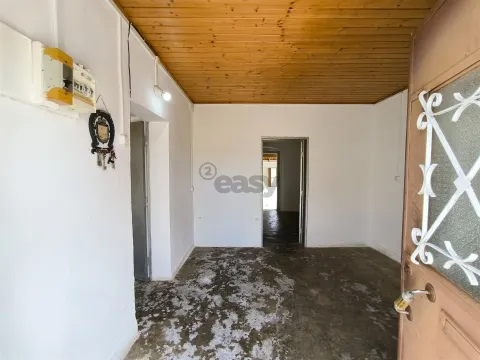 Moradia T2 inserida em lote com 849m2 em Ermidas-Sado