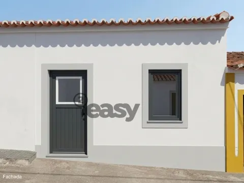 MORADIA T2 EM REMODELAÇÃO TOTAL COM PROJETO MODERNO, PÁTIO E PISCINA