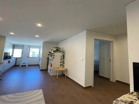 T1 para arrendar a 15 minutos a pé da estação de Metro/Comboio