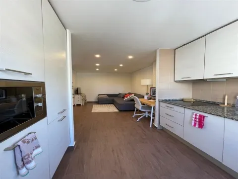 T1 para arrendar a 15 minutos a pé da estação de Metro/Comboio