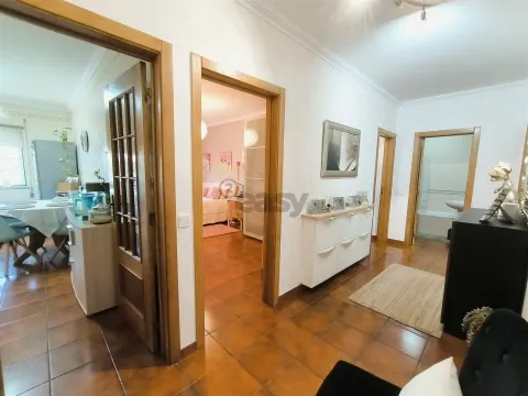 Apartamento T3 com Arrecadação e Terraço Comum em Ermidas Sado