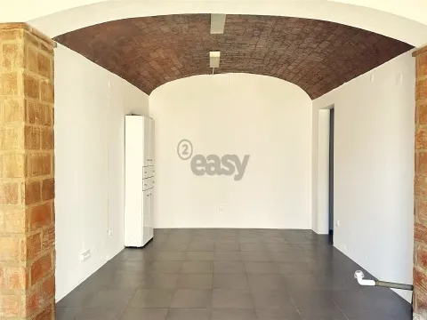 Espaço Comercial/Serviços com Elevado Potencial na Entrada de Borba