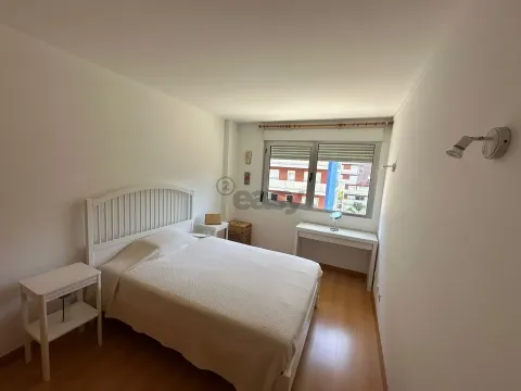 Apartamento T2 Mobiliado e Equipado com parqueamento na Alta de Lisboa