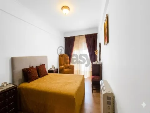 Apartamento T2 com Garagem no Cacém