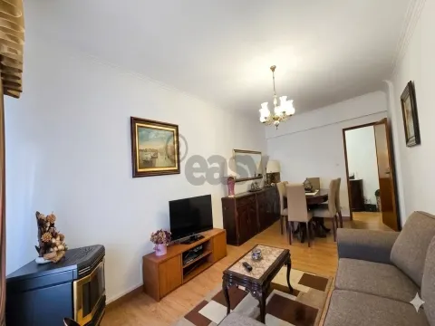 Apartamento T2 com Garagem no Cacém