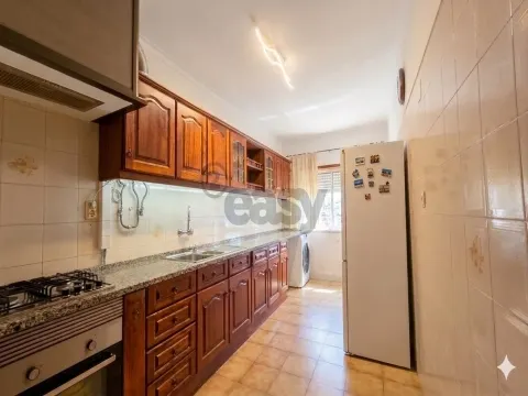 Apartamento T2 com Garagem no Cacém