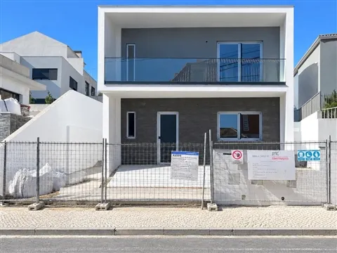 Moradia T4 com piscina