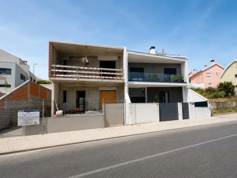 Moradia T4 com piscina