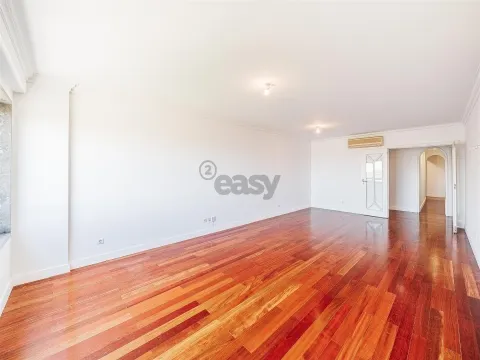 Apartamento 8 assoalhadas em Odivelas