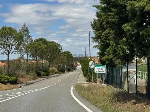 Moradia Térrea com 6 divisões e Quintal para remodelar 