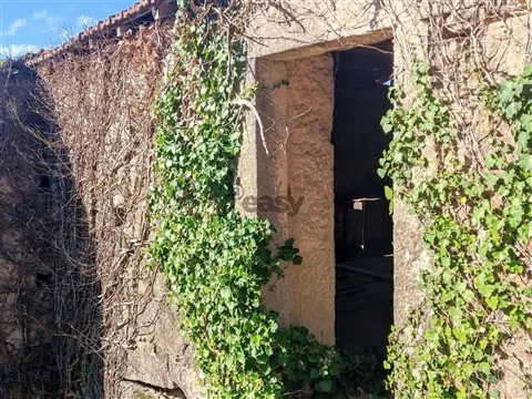 Ruína 220m² com Terreno 1000m² em Covas | Investimento em Turismo de Natureza