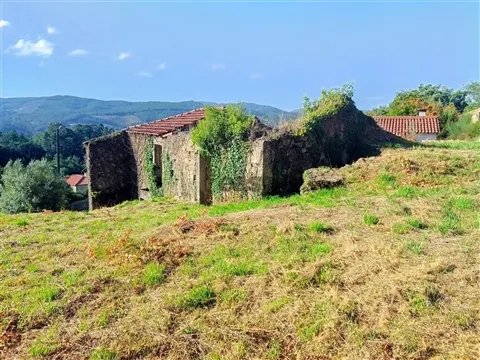 Ruína 220m² com Terreno 1000m² em Covas | Investimento em Turismo de Natureza