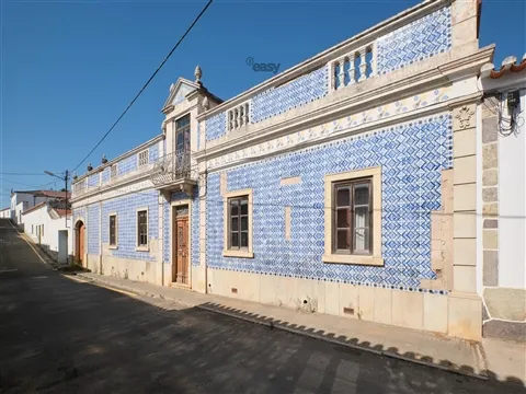 Antiga casa senhorial com características únicas! 