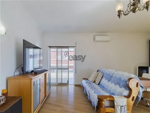 Apartamento 3 quartos terraço,  parqueamento e sotão