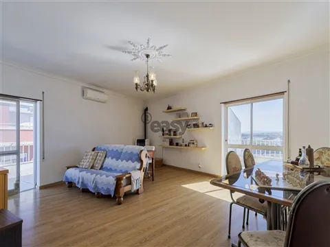 Apartamento 3 quartos terraço,  parqueamento e sotão