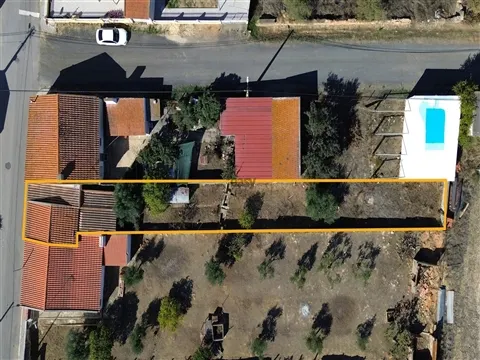 Moradia T1 inserida em lote com 330m2  para renovar em Ermidas Sado