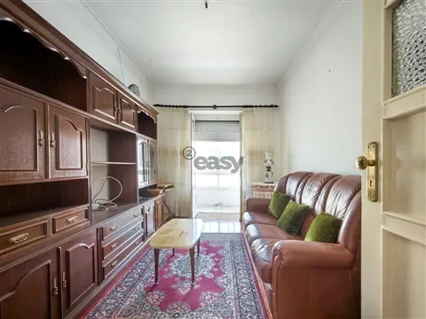 T2 com 84 m² | Excelente Potencial de Remodelação