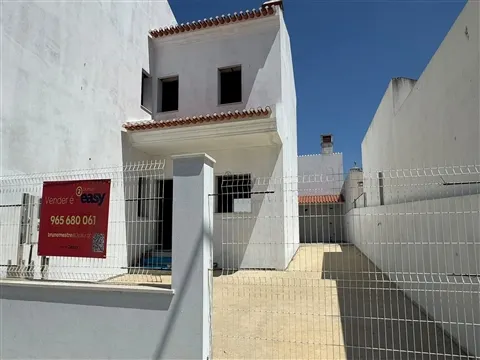 Moradia T5 de Luxo em Fase de Acabamentos em Castro Verde