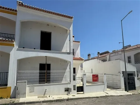 Moradia T5 de Luxo em Fase de Acabamentos em Castro Verde