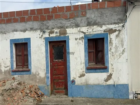 Moradia T2 para remodelar em Castro Verde