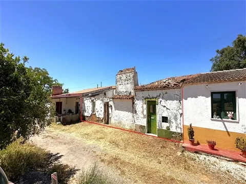 Casa alentejana para reabilitar com proposta conceptual T2+1 — Frandina, Estremoz