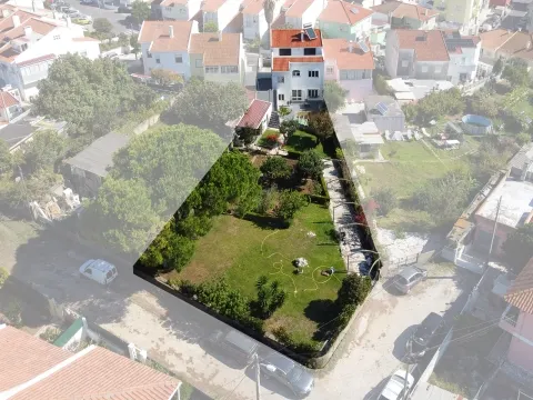 Moradia com duas fracções – Rentabilidade Imediata – Porto Salvo – Oeiras 