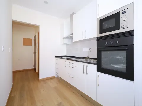 T2 Renovado - Monte da Caparica - Junto a FCT Univ. Nova