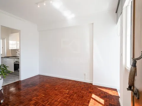 Arrendamento - Apartamento T1 - Recentemente renovado - Algés - Dafundo