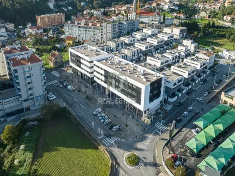Loja Comercial em S. Pedro da Cova, Gondomar