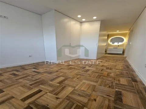 Apartamento T3+1 RENOVADO no centro do Porto