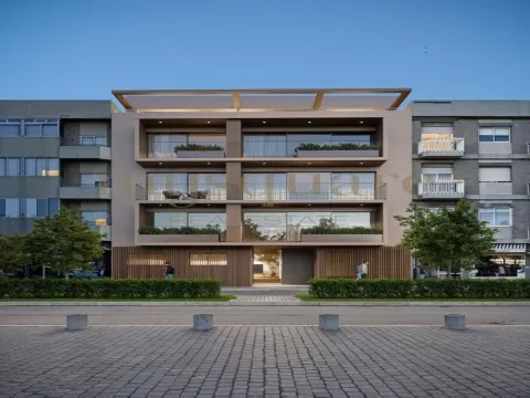 Apartamento T2 com Varanda e Garagem | Espinho