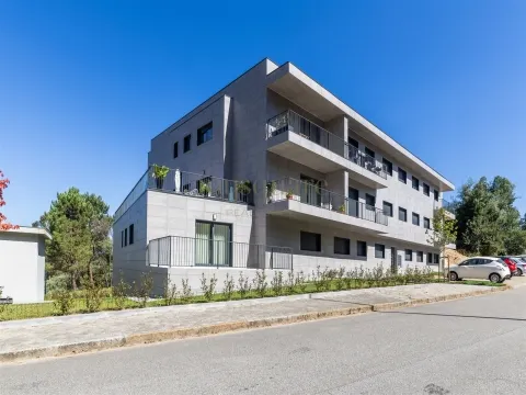 Apartamento T3 com Terraço em Vila Nova de Gaia