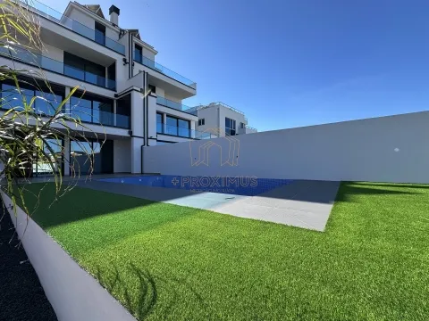 Moradia T5 de luxo c/ elevador, piscina e vista soberba.