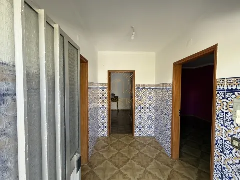 Moradia T3+1 c/ terreno na cidade