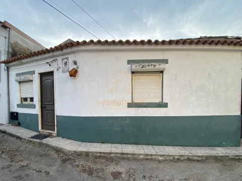 Moradia T2 para reconstruir