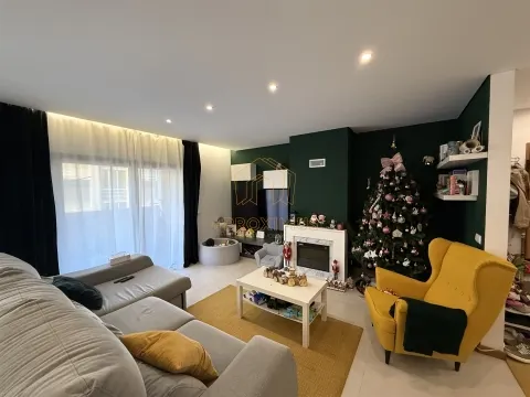 Apartamento T3 c/ arrumo e garagem - Figueira da Foz