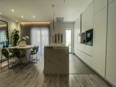 T3 COMO NOVO &#124; TERRAÇO PRIVATIVO &#124; ZONA PREMIUM