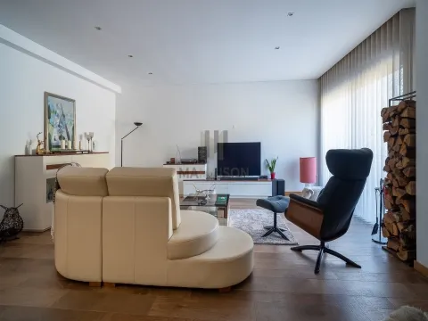 Moradia T4 de Luxo / Centro de Lamego / Jardim e Garagem