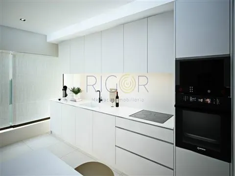 Apartamento T3 com terraço e varanda no Centro da Maia pronto a habitar