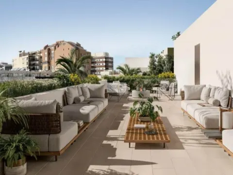 Apartamento T4 com pátio, 3 lugares de estacionamento e arrumo em Matosinhos Sul