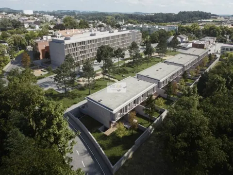 Moradia T3 em construção de 2 frentes em Arcozelo