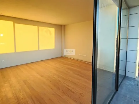 Apartamento T3 com varanda e vista mar em Matosinhos sul