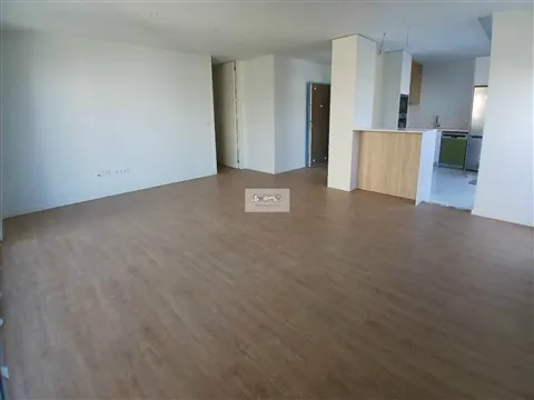Apartamento T3 novo com varanda à Santa Rita, pronto a habitar