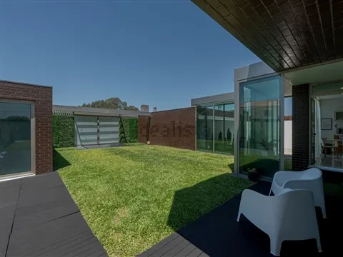 House T4
