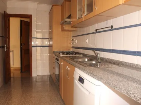 T2 com Terraço, Garagem e arrecadação