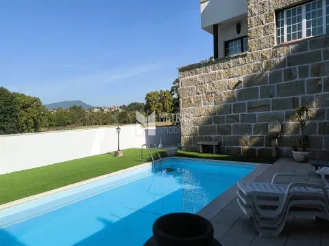 Maison 5 Chambre(s)