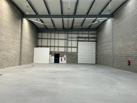 Armazém Aveiro, cacia, em zona industrial