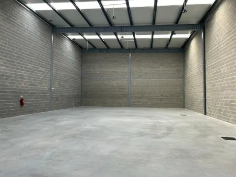 Industrial warehouse in the industrial zone of Oiã, Aveiro